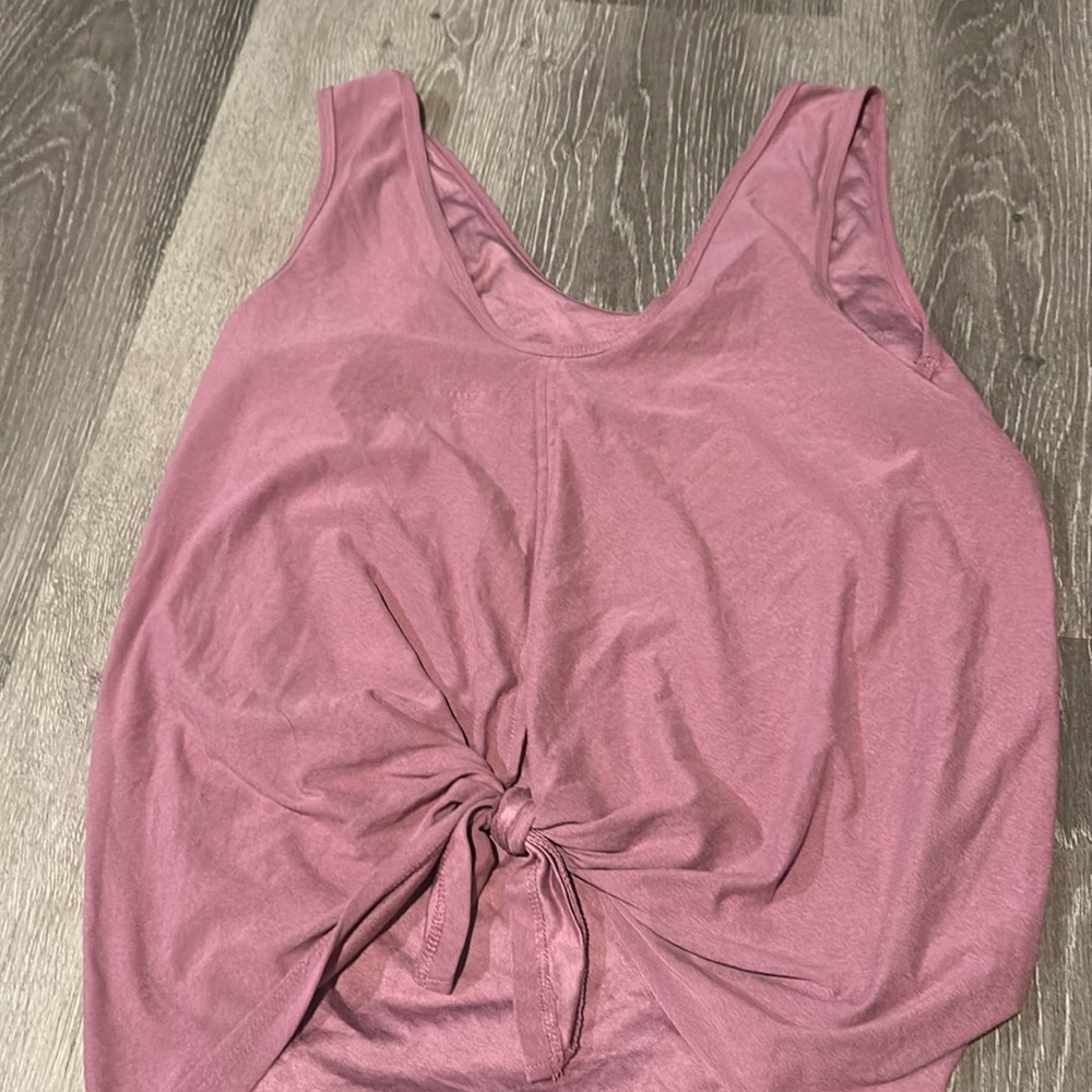 Purple tank top with a knot